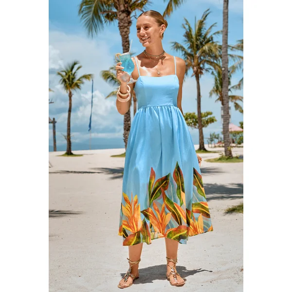 Robe longue bleue florale col carré