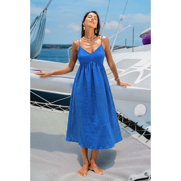 Robe longue bleue sans manches col V