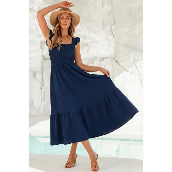 Robe longue bleue sans manches smockée
