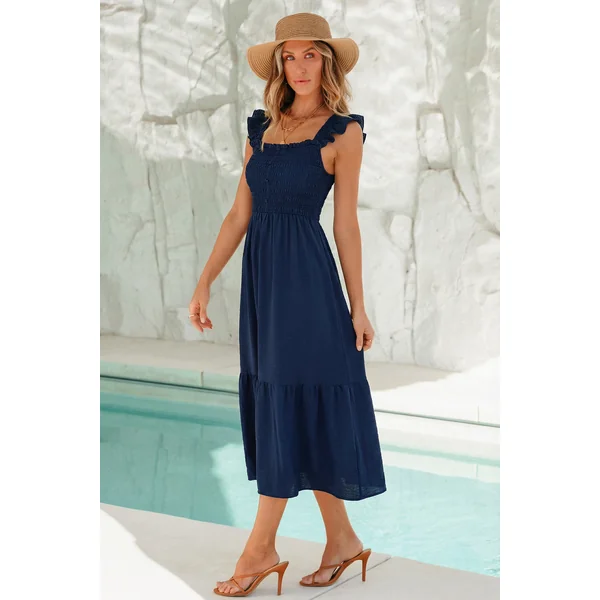 Robe longue bleue sans manches smockée