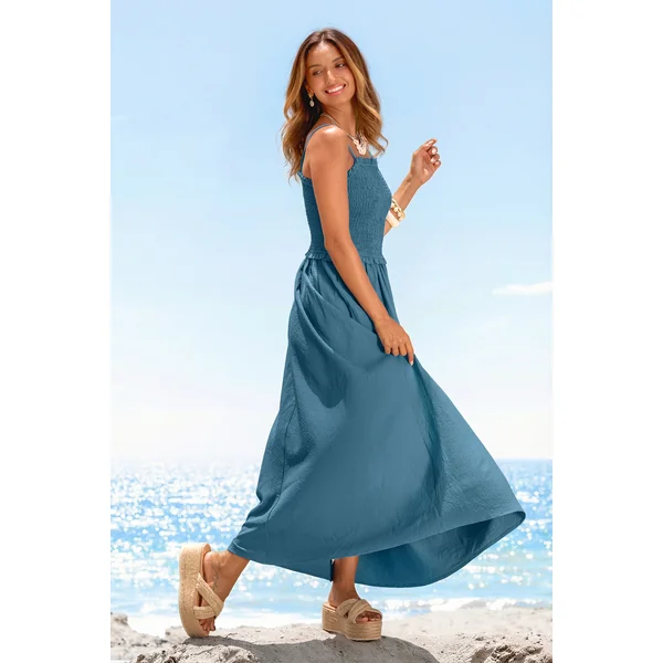 Robe longue bleue smockée
