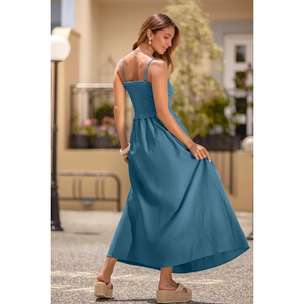 Robe longue bleue smockée