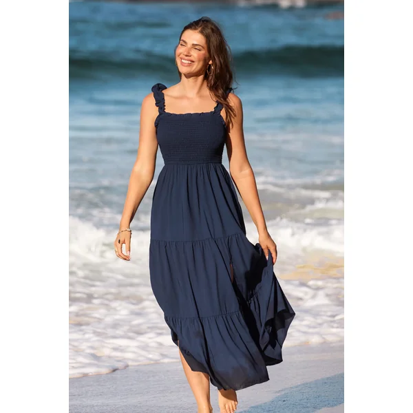 Robe longue bleue smockée sans manches