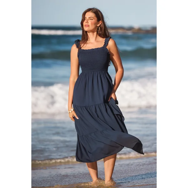 Robe longue bleue smockée sans manches