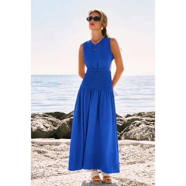 Robe longue bleue taille smockée