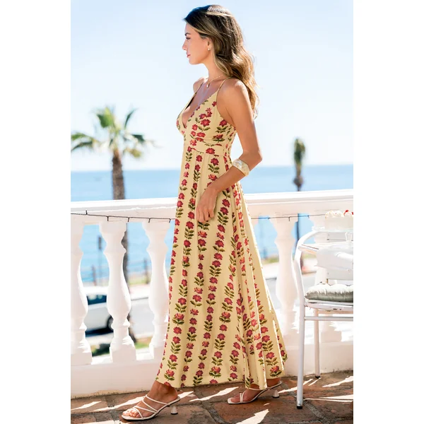 Robe longue fleurie à l’allure romantique