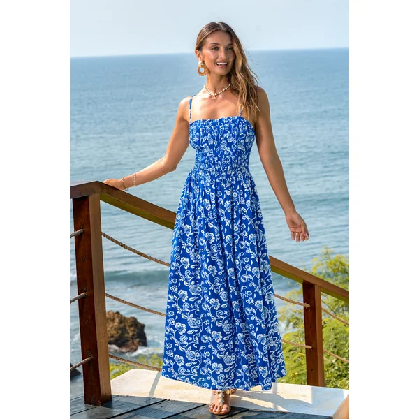 Robe longue florale smockée col carré
