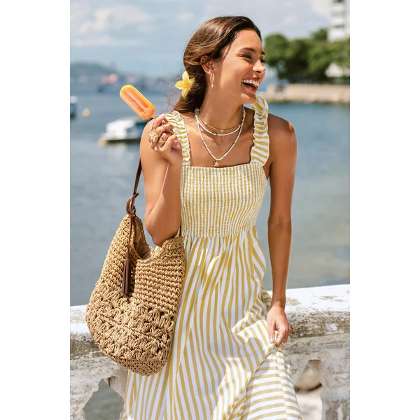 Robe longue jaune col carré