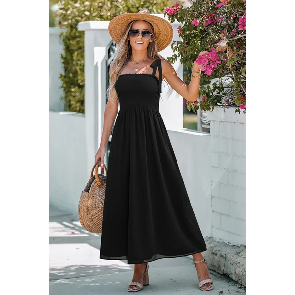 Robe longue noire smockée col carré
