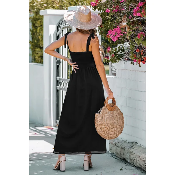 Robe longue noire smockée col carré