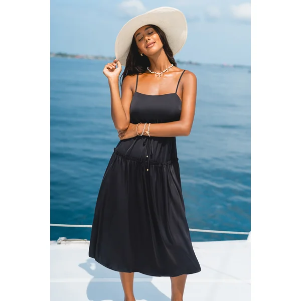 Robe longue noire épurée col carré