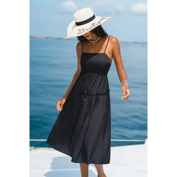 Robe longue noire épurée col carré