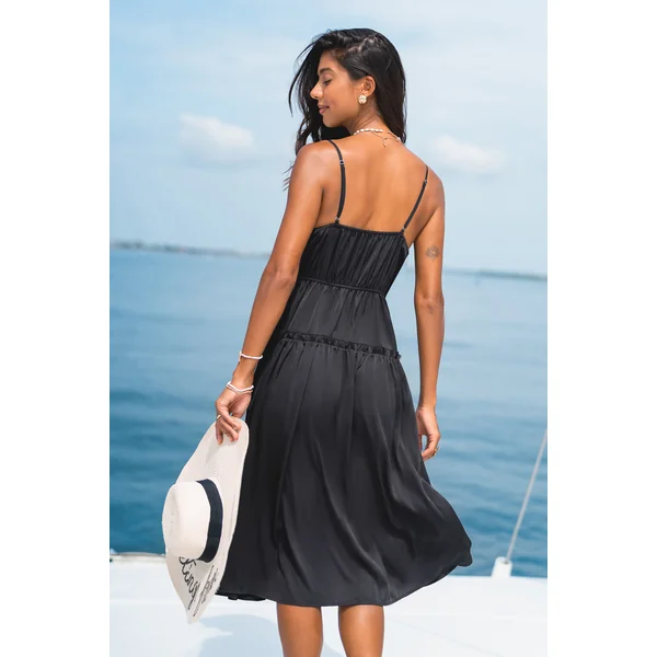 Robe longue noire épurée col carré