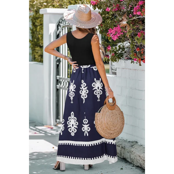 Robe longue ornée col carré nouer à la taille