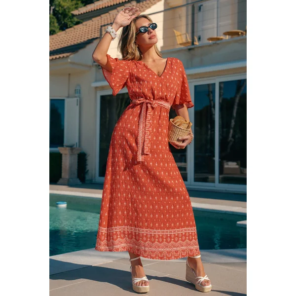 Robe longue ornée col surplis