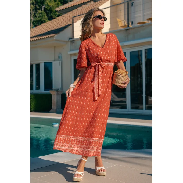 Robe longue ornée col surplis