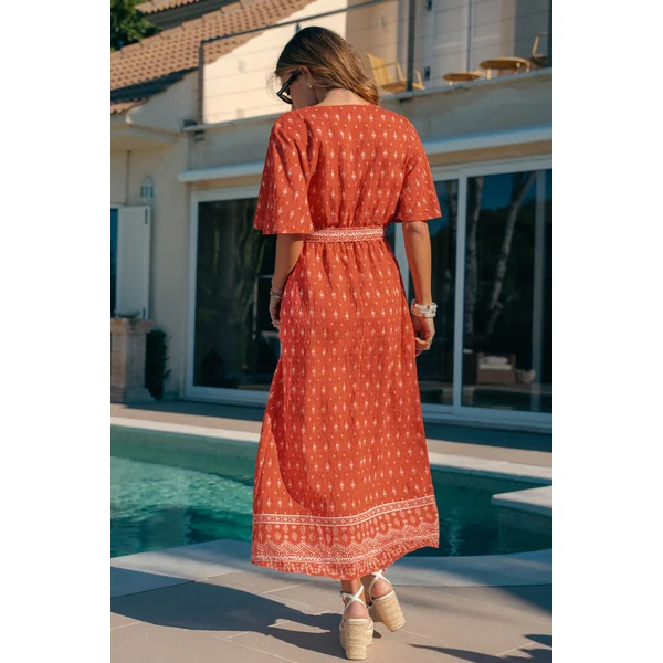 Robe longue ornée col surplis