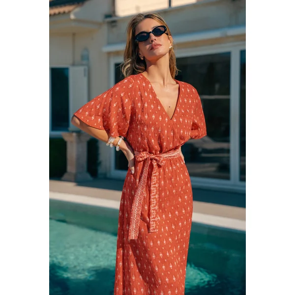 Robe longue ornée col surplis