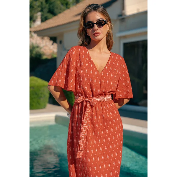 Robe longue ornée col surplis