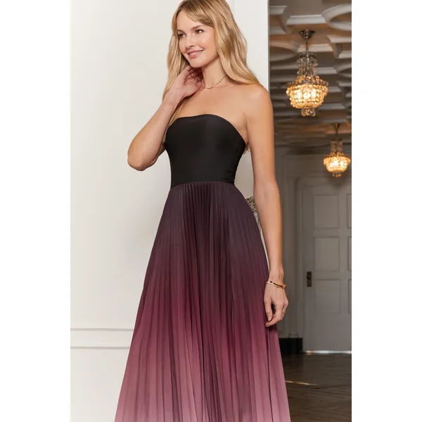 Robe longue plissée sans bretelles rouge et ombrée