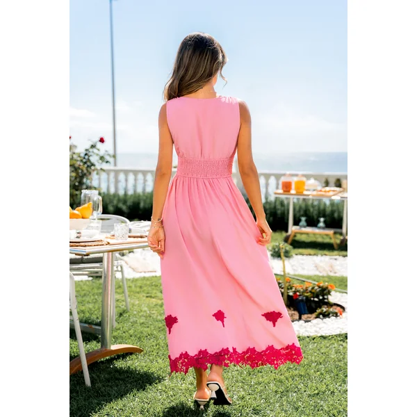 Robe longue rose à l’allure romantique