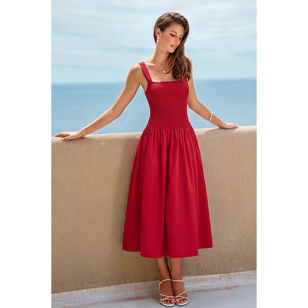 Robe longue rouge col carré