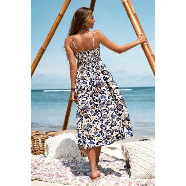 Robe midi fleurie pour les soirées chaleureuses