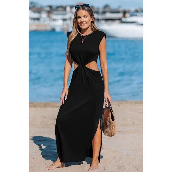 Robe noire avec col rond