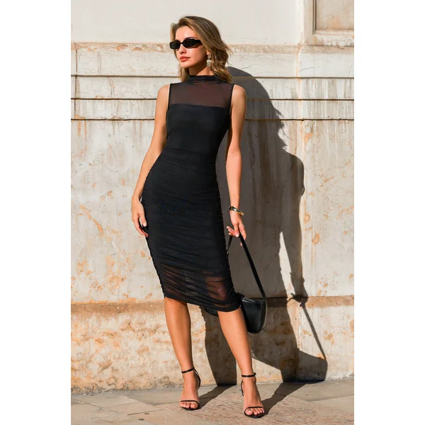 Robe noire sans manches col haut