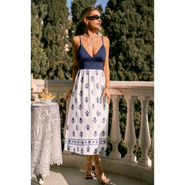 Robe ornée bleue sans manches