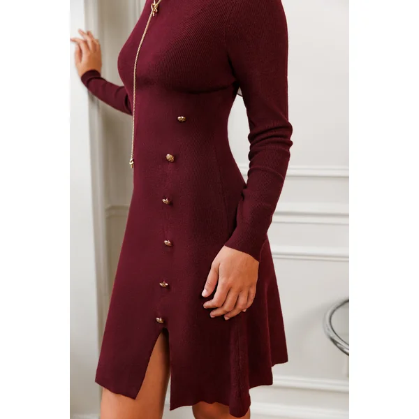 Robe pull rouge fendue sur le côté
