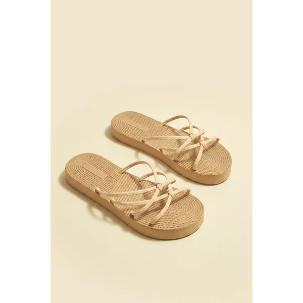 Sandales blanches à brides nouées