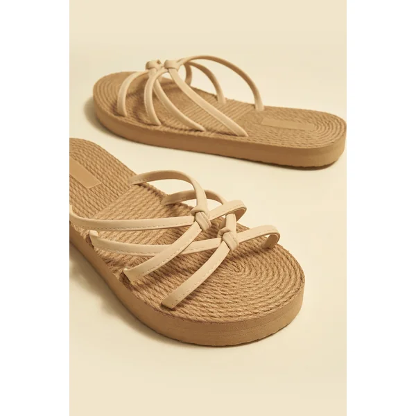 Sandales blanches à brides nouées