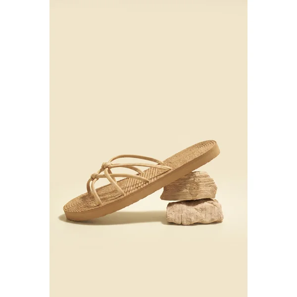 Sandales blanches à brides nouées