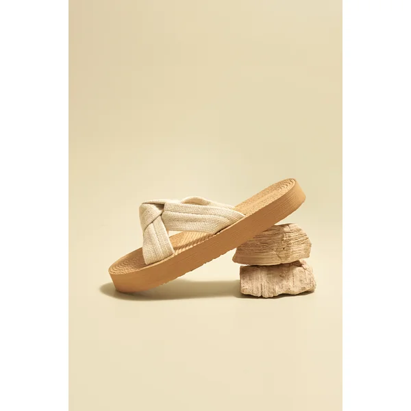 Sandales à brides nouées