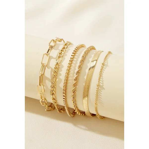 Set de bracelets dorés avec chaînes variées