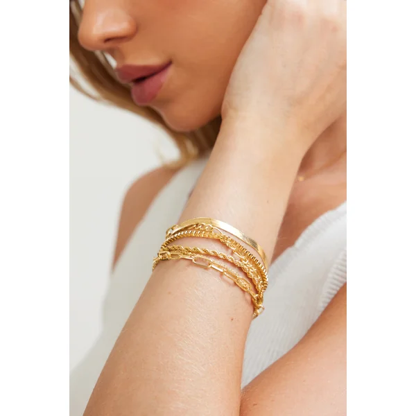 Set de bracelets dorés avec chaînes variées