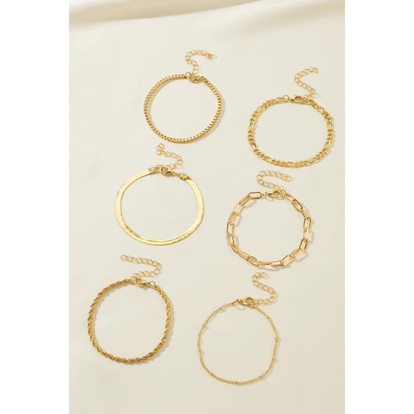 Set de bracelets dorés avec chaînes variées