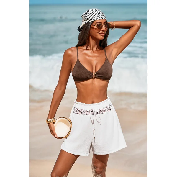 Short blanc au style romantique et léger