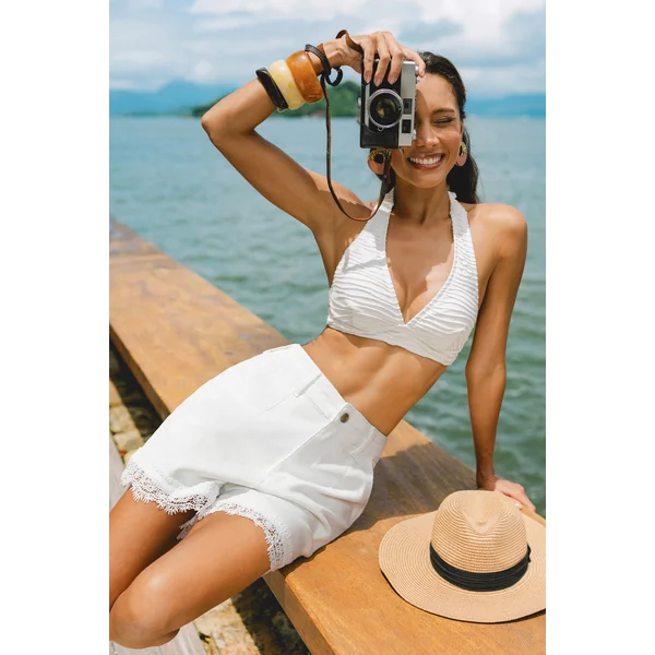 Short blanc garniture en dentelle