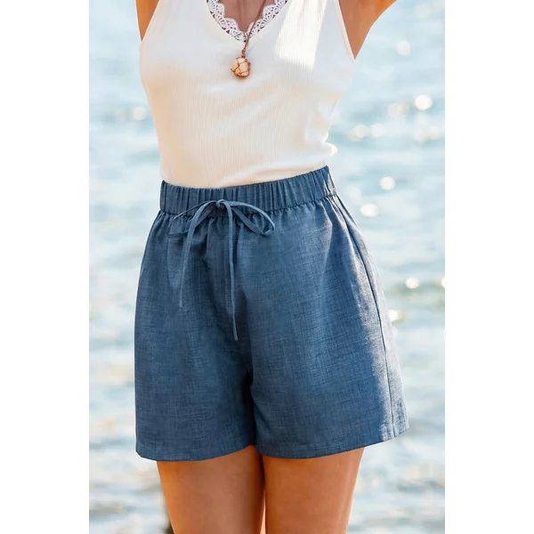Short bleu jambe droite