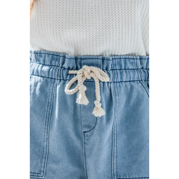 Short bleu à cordon