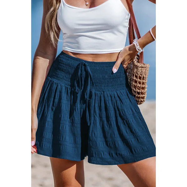 Short bleu à volants taille smockée