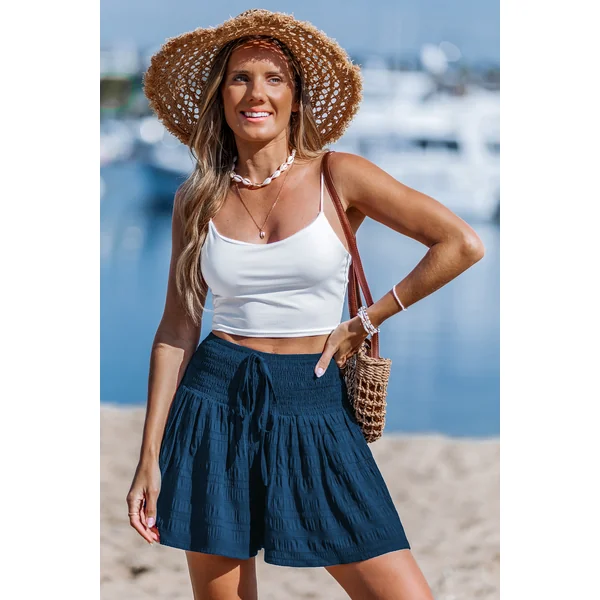 Short bleu à volants taille smockée