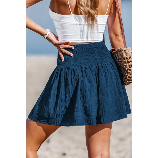 Short bleu à volants taille smockée
