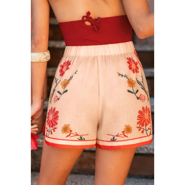 Short fleuri à l’esprit printanier