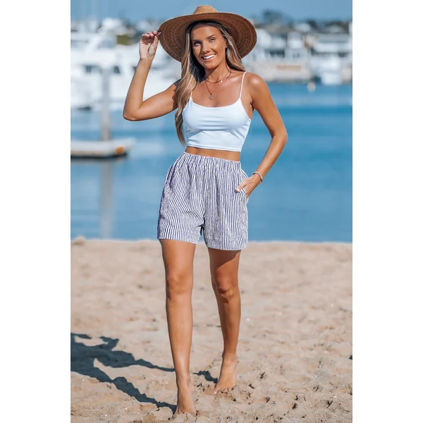 Short seersucker à rayures fines avec jambe droite