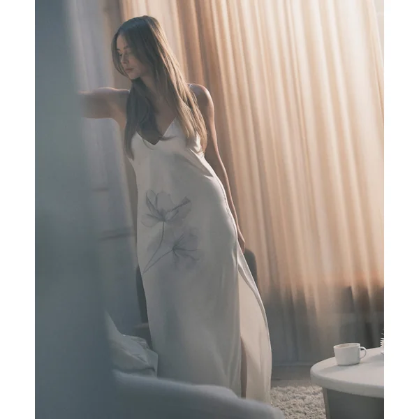 Slip dress longue en satin floral - Blanc