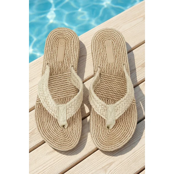 Tongs en paille