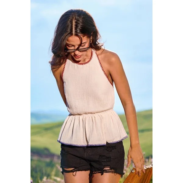 Top beige à péplum